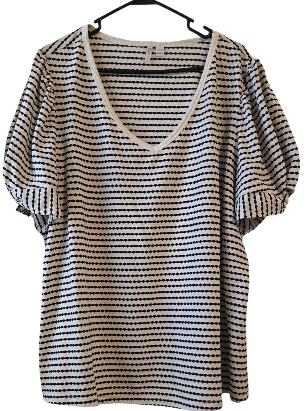 Cato Striped V-Neck Puff Sleeve Top
